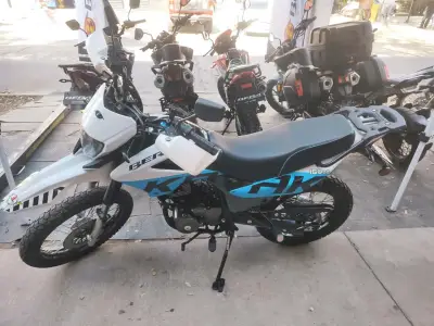 Moto Bera 150cc blanca nueva - miniatura 4