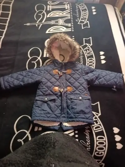 Chaqueta acolchada azul con gorro - miniatura 1