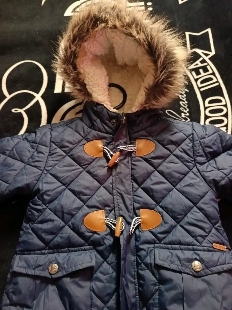 Chaqueta acolchada azul con gorro - 2