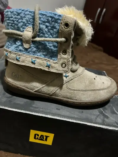 Botas CAT con forro peludo - miniatura 1