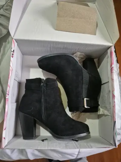 Botines negros con tacón - miniatura 1