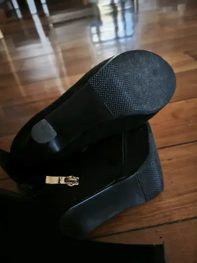 Botines negros con cierre dorado - miniatura 4