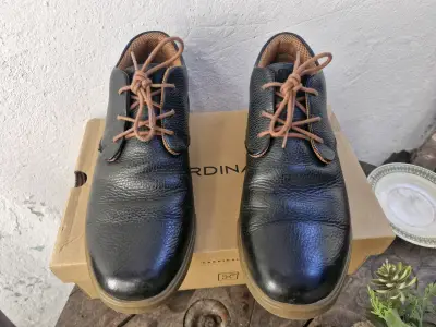 Zapatos de cuero negro - miniatura 1