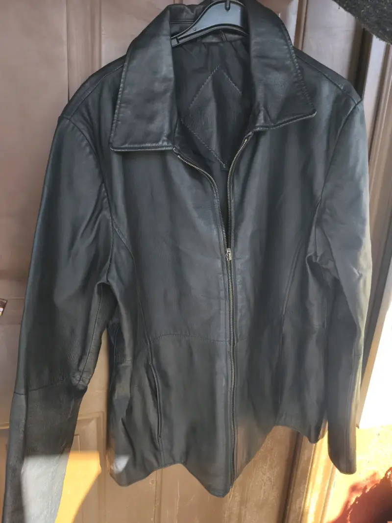 Chaqueta de cuero negra