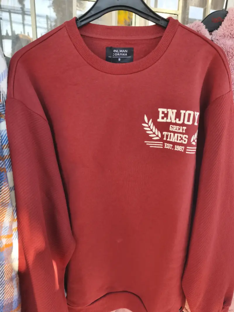 Sweater rojo "Enjoy Great Times"