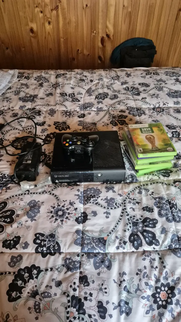Consola Xbox 360 con Kinect y controles - 3