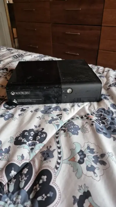 Consola Xbox 360 con Kinect y controles - miniatura 4