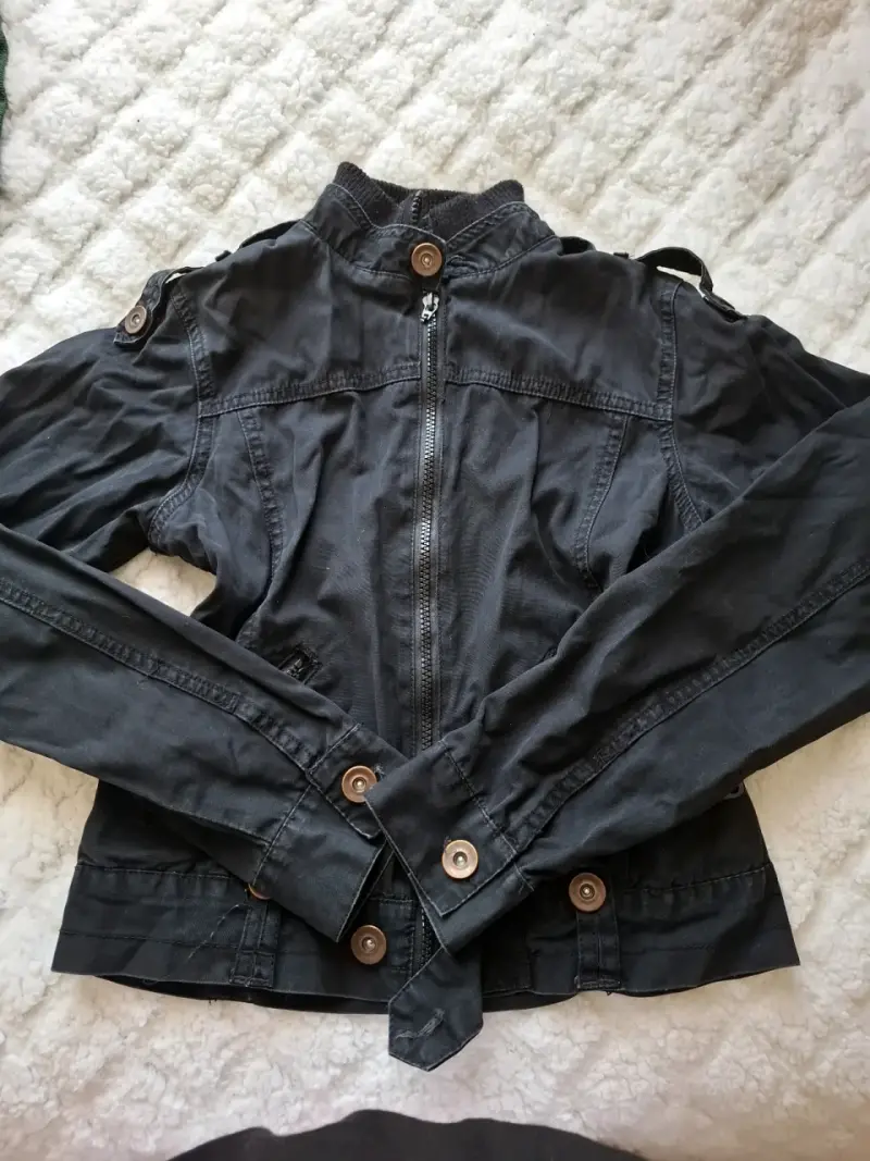 Chaqueta negra con estampado - 1