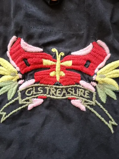 Chaqueta negra con estampado - miniatura 5