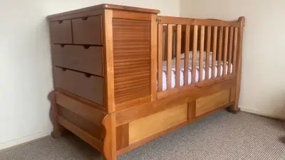 Cuna de madera con cajonera - miniatura 1