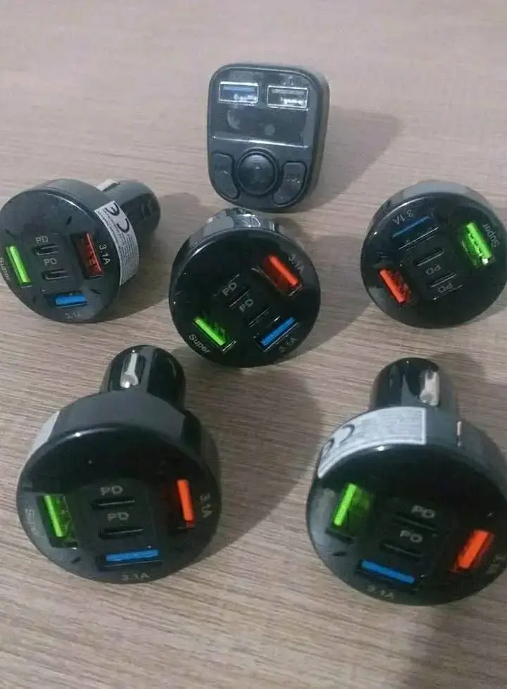 Cargador USB para auto - 1