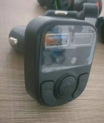 Cargador USB para auto - miniatura 3
