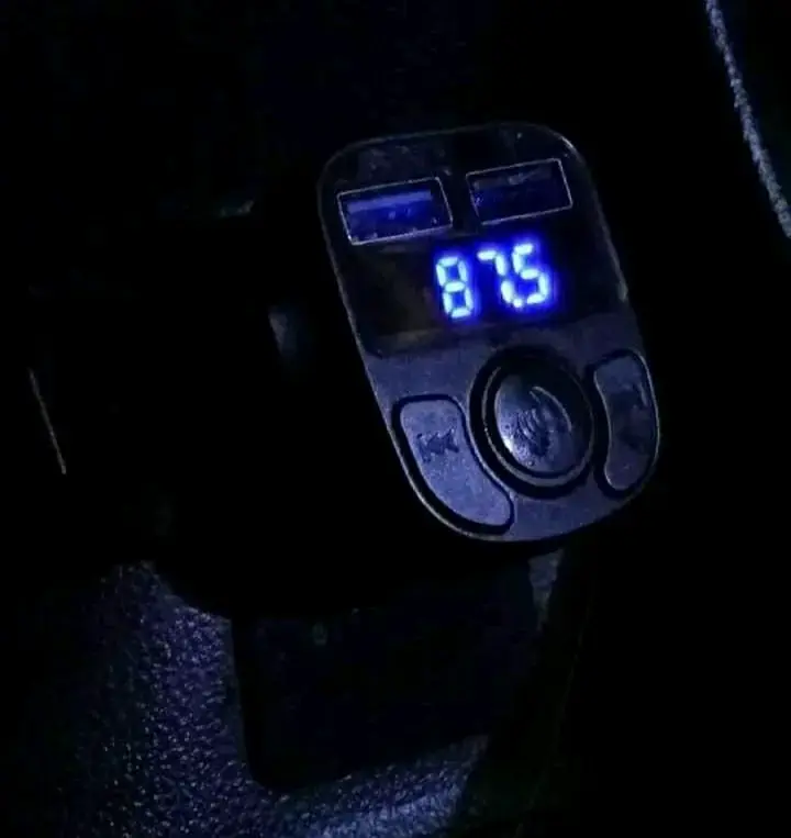 Cargador USB para auto - 5