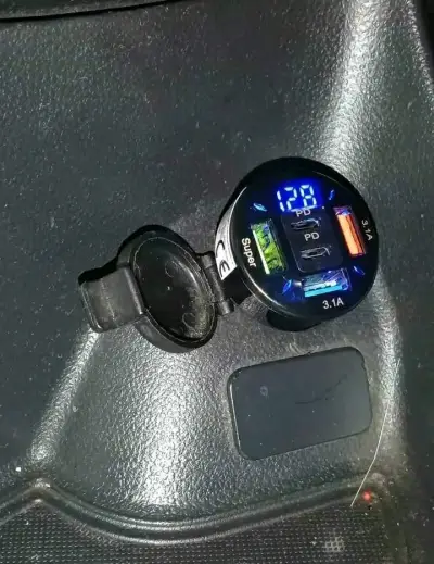 Cargador USB para auto - miniatura 6