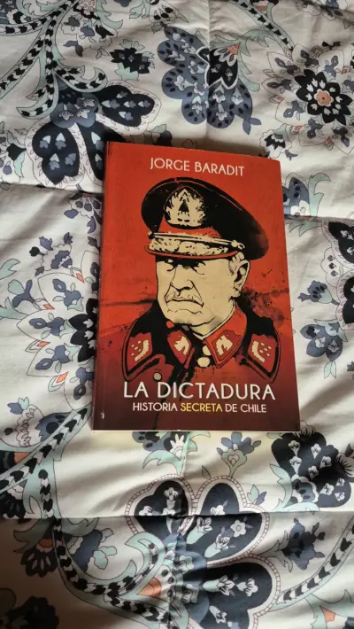 Libro 'La Dictadura' de Jorge Baradit - miniatura 1