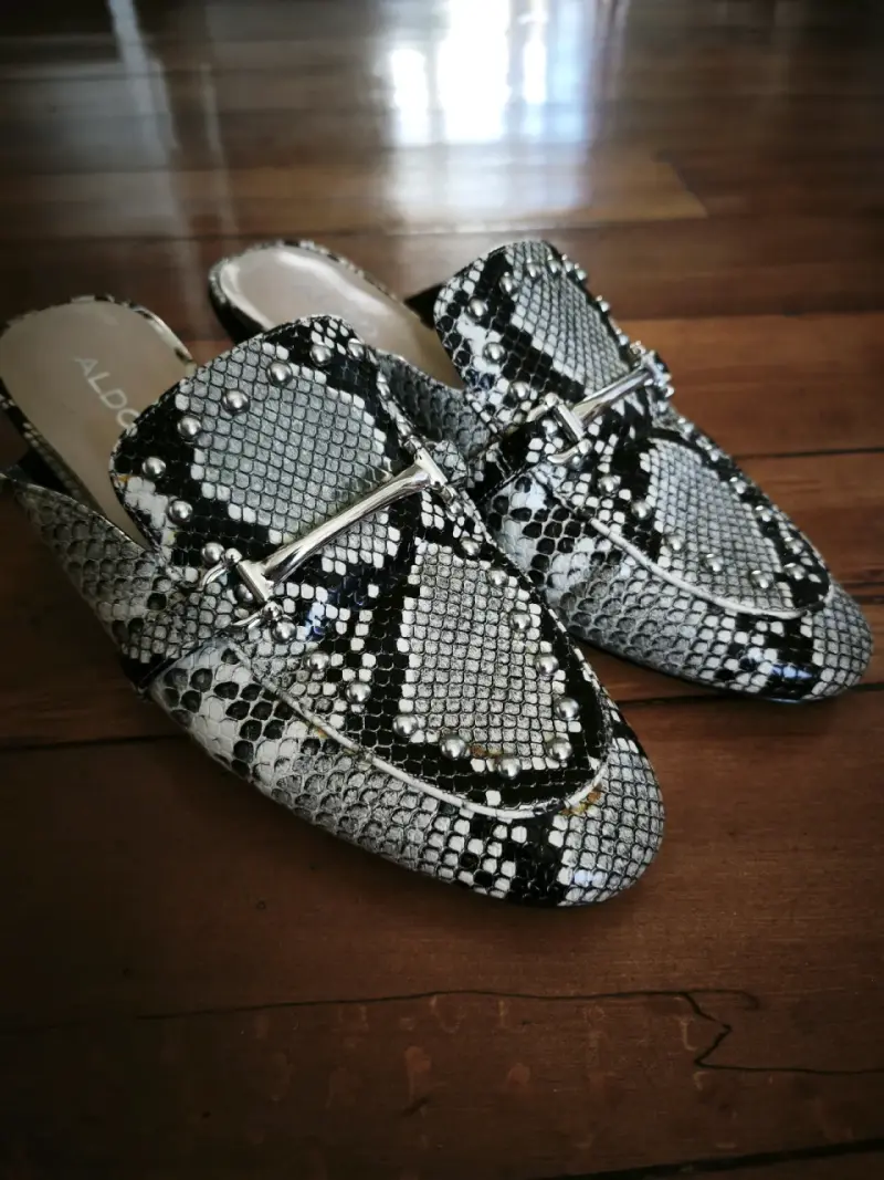 Zapatos mule estilo serpiente - 1