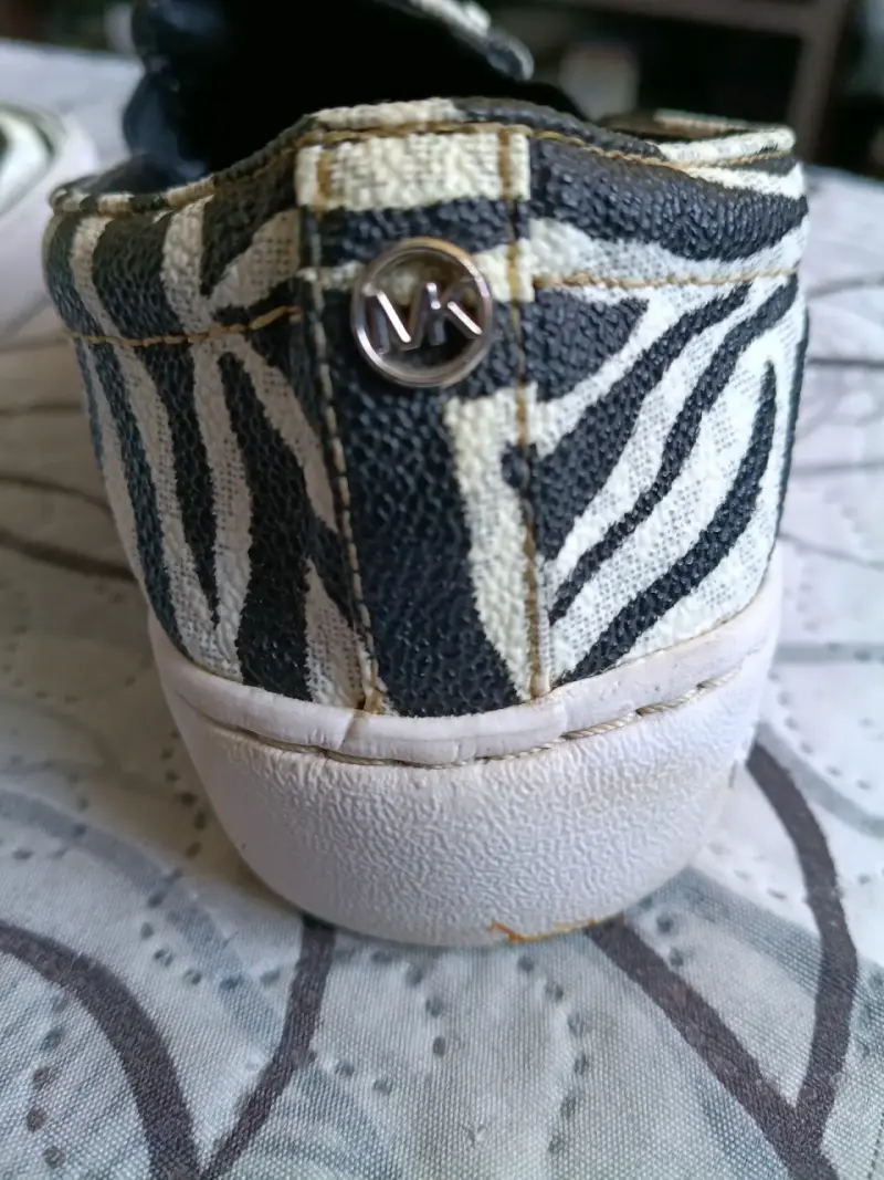 Zapatillas con estampado cebra MK - 3