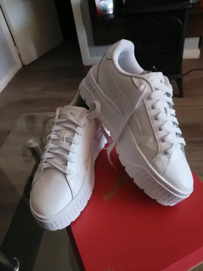 Zapatillas blancas con plataforma Puma. - miniatura 1