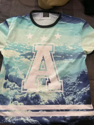Polera estampada estilo cielo - miniatura 1