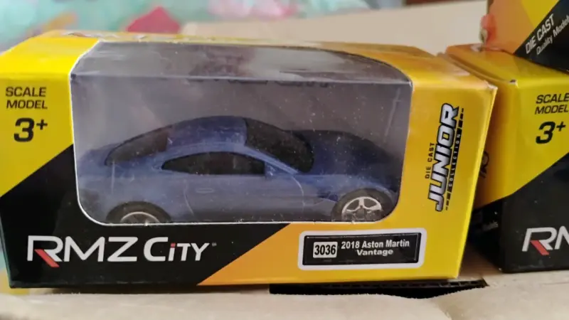 Autos a Escala 1:64 Colección - 2