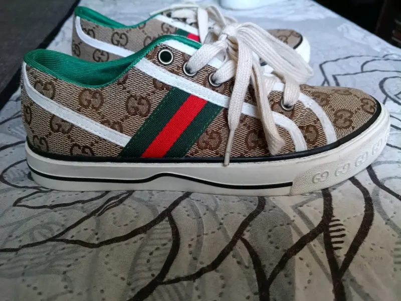 Zapatillas beige con logo y rayas Gucci - 3