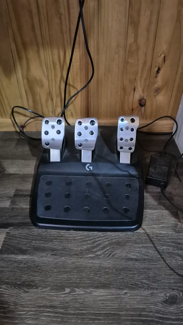 Volante Logitech G923 para simulación - 2