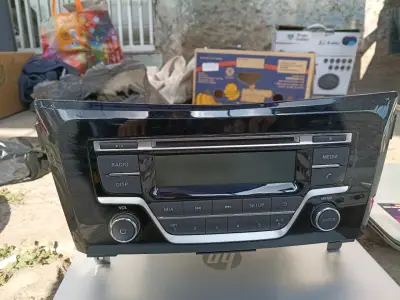 Radio de auto multifunción - miniatura 1