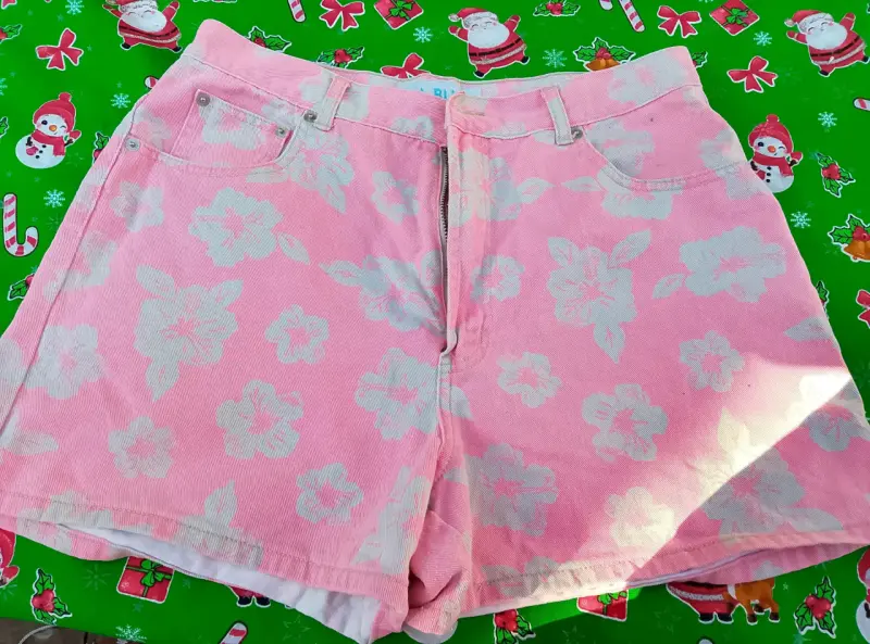 Shorts rosados con flores - 2
