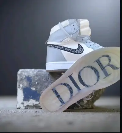 Zapatillas deportivas grises y blancas - miniatura 2