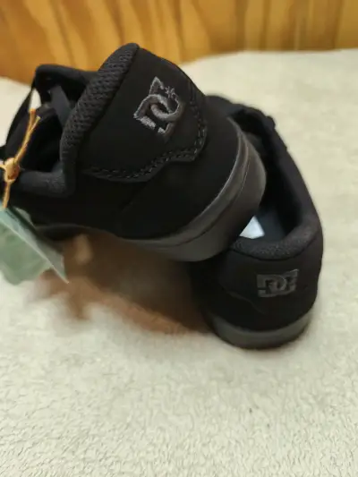 Zapatillas negras DC nuevas - miniatura 4
