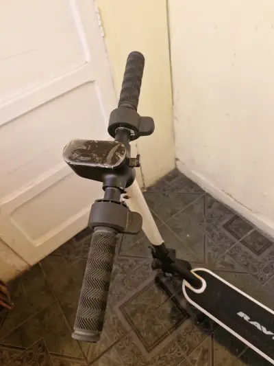 Scooter eléctrico Rave negro - miniatura 4