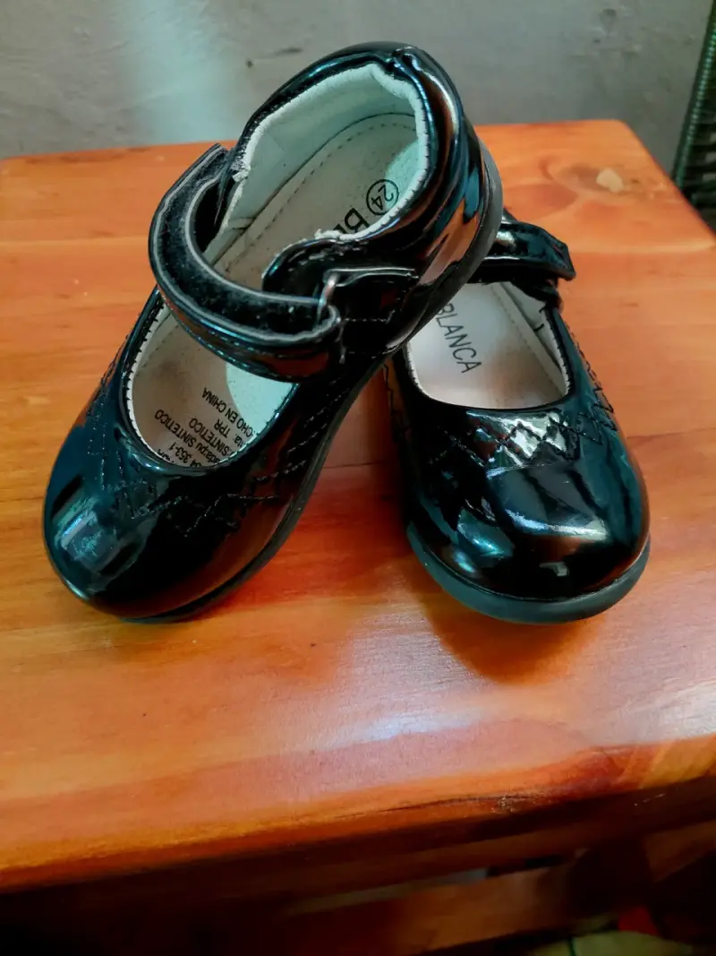 Zapatos charol negro para niña