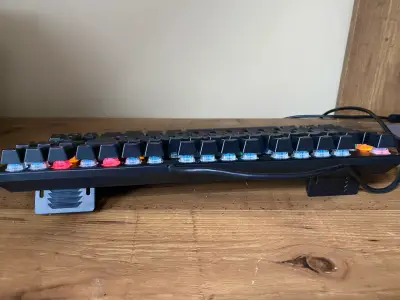 Teclado mecánico RGB para PC - miniatura 1