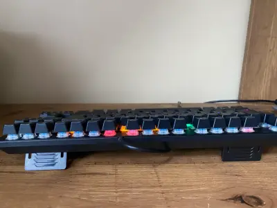 Teclado mecánico RGB para PC - miniatura 2