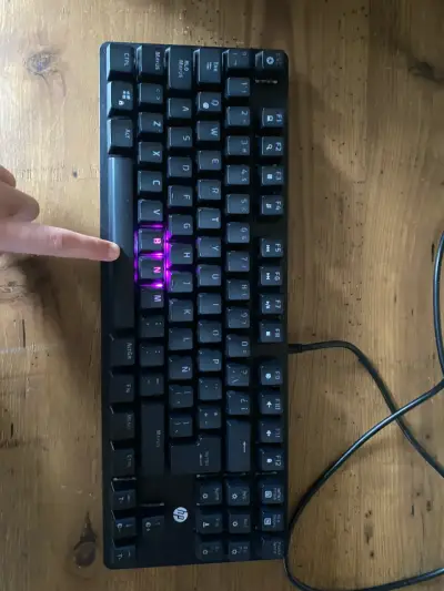 Teclado mecánico RGB para PC - miniatura 4
