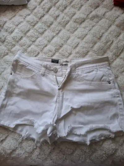 Shorts blancos deshilachados - miniatura 1