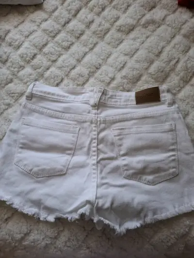 Shorts blancos deshilachados - miniatura 2