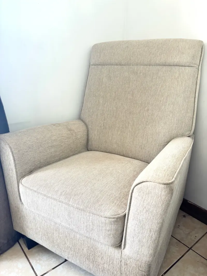 Sillón beige en buen estado - 1