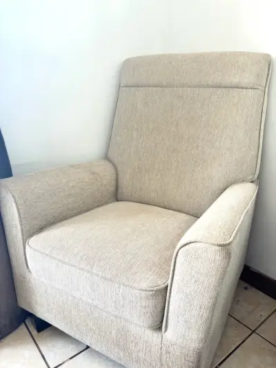 Sillón beige en buen estado - miniatura 1