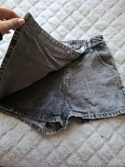 Shorts de mezclilla gris - miniatura 2