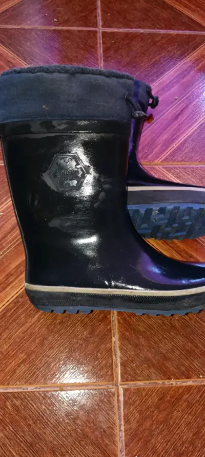 Botas negras de cuero usadas - miniatura 2