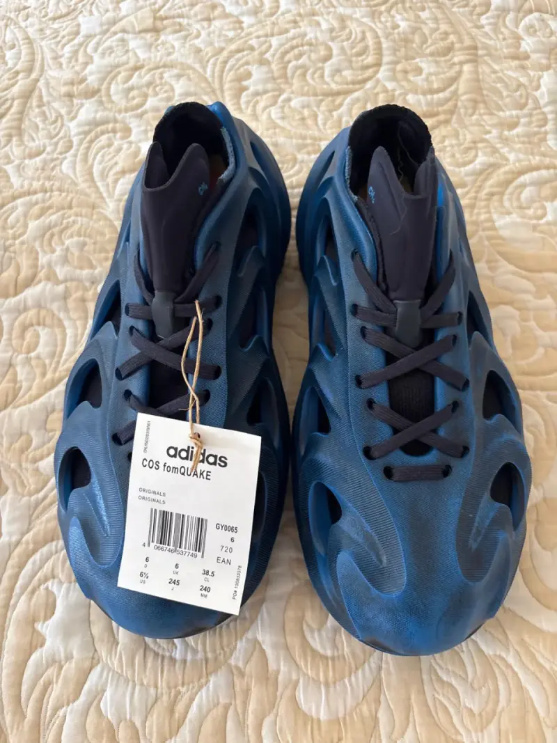 Zapatillas AdiFom COS Quake. - 2