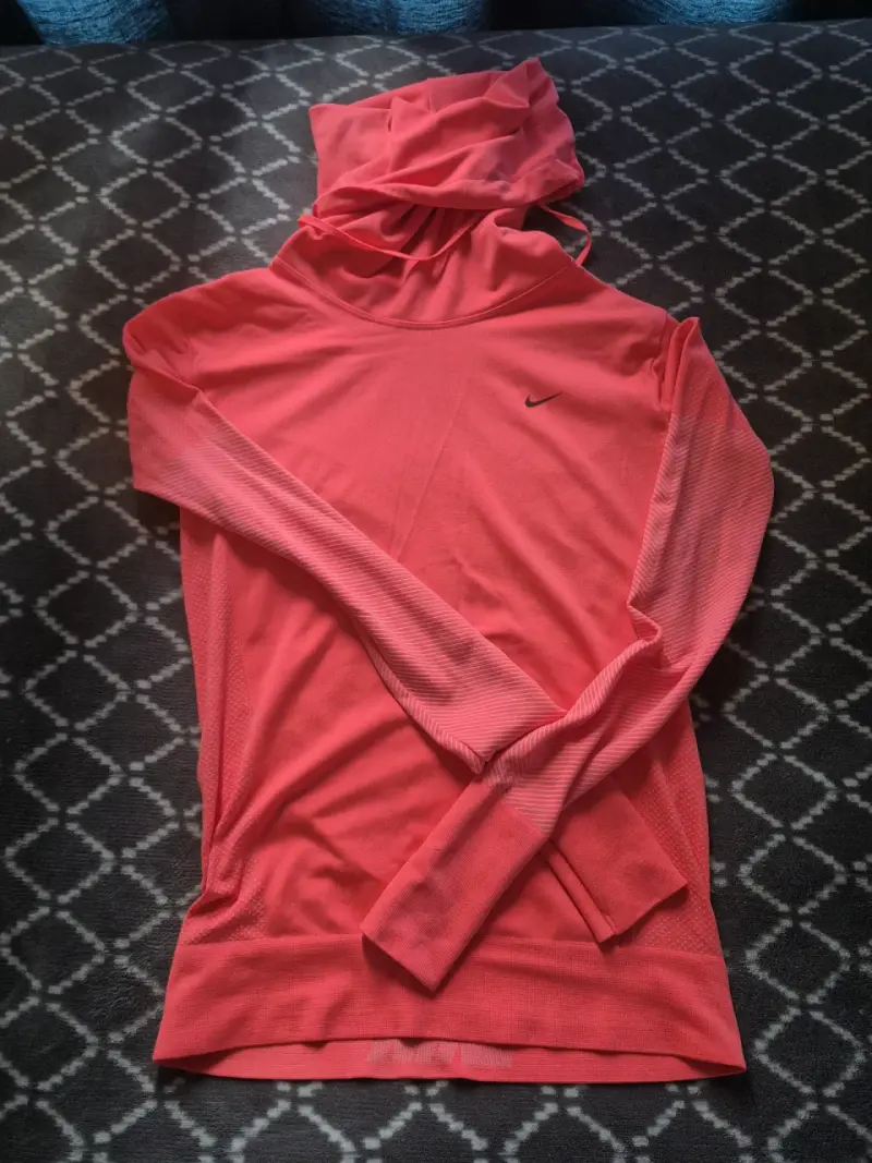 Polerón deportivo rosado Nike - 1