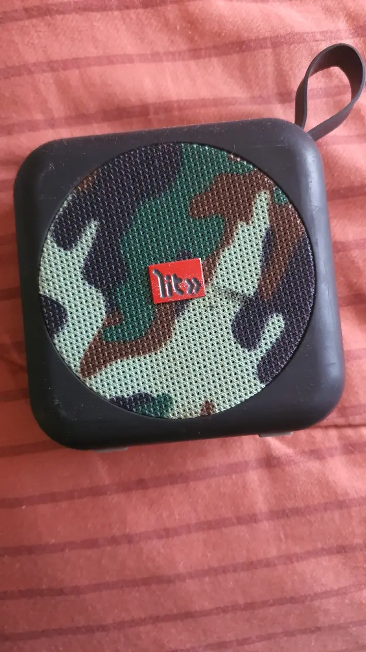 Parlante portátil camuflado