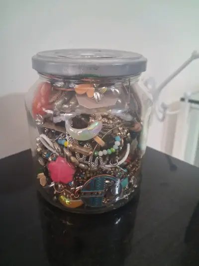 Frasco con joyas surtidas - miniatura 2