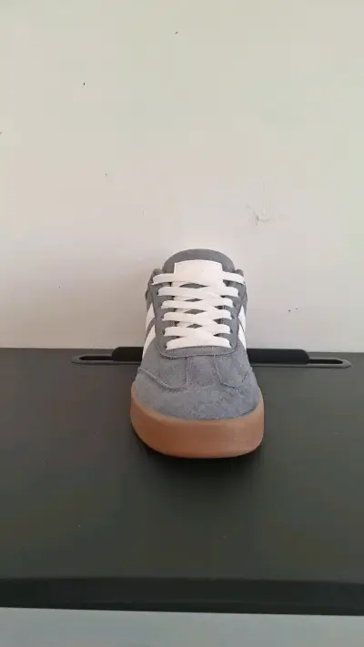 Zapatillas deportivas gris y blanco - miniatura 2