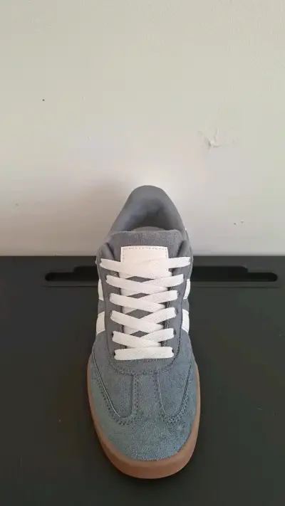 Zapatillas deportivas gris y blanco - miniatura 3