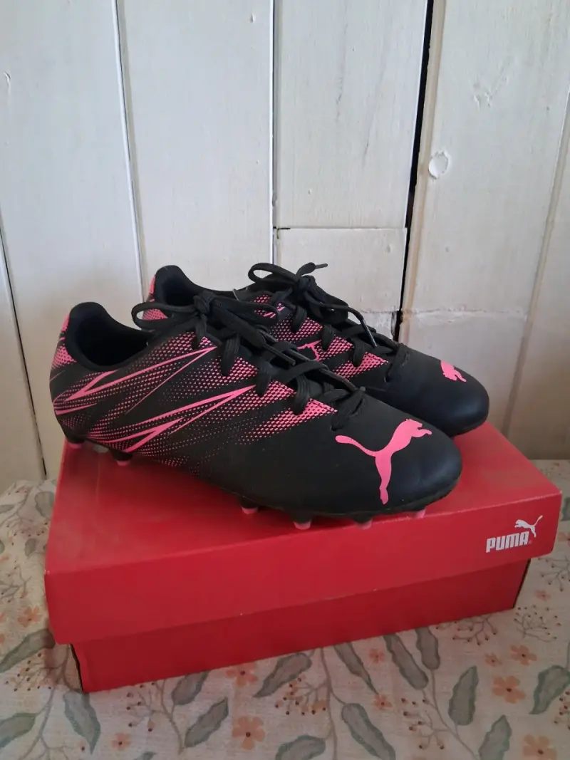 Zapatillas fútbol negras y rosas - 4