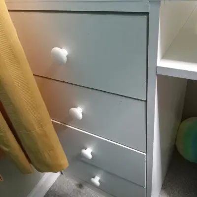 Mesa para manicura - miniatura 3