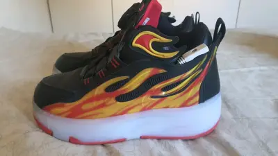 Zapatillas deportivas negras con detalles - miniatura 2